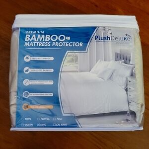 PlushDeluxe Premium Bamboo mattress protector King waterproof no noise white New